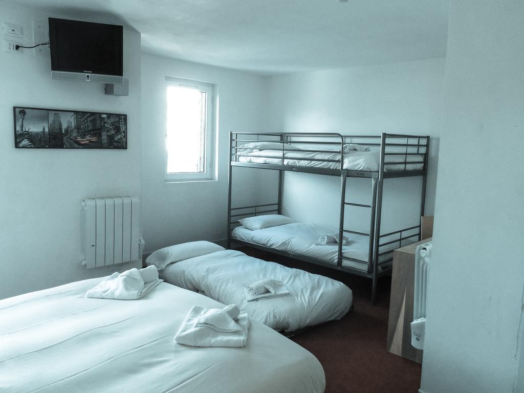 Hotel Turan Лес дьо Алпс Екстериор снимка