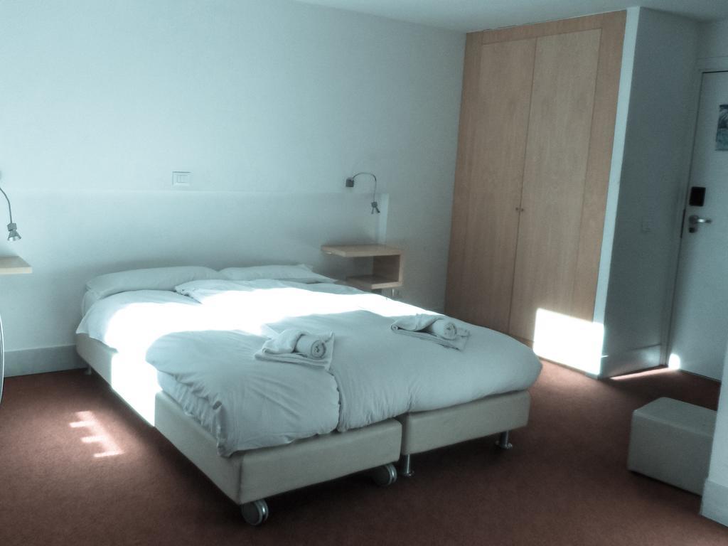 Hotel Turan Лес дьо Алпс Екстериор снимка
