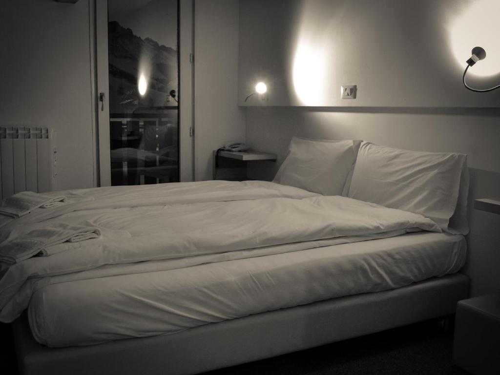 Hotel Turan Лес дьо Алпс Стая снимка