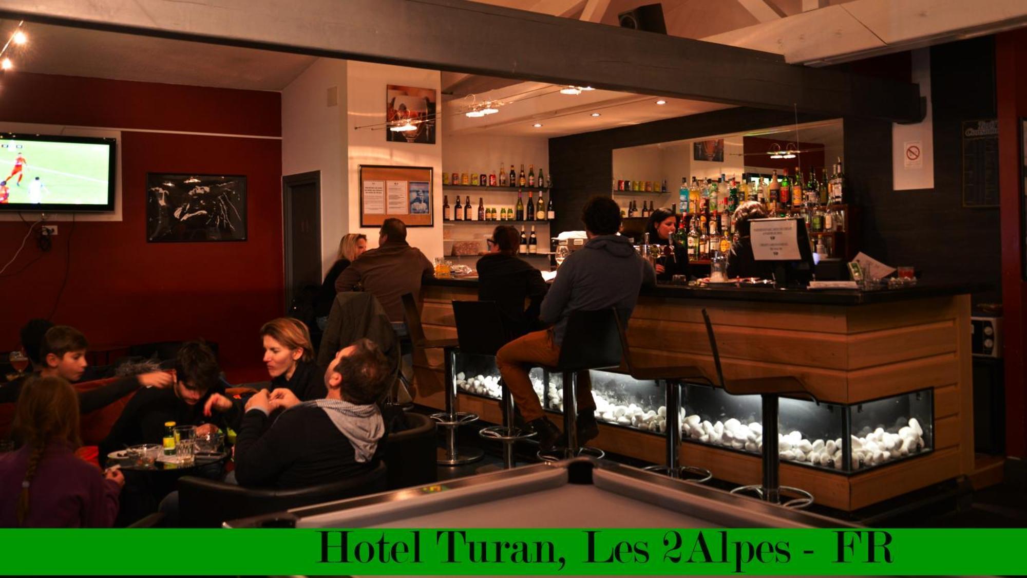 Hotel Turan Лес дьо Алпс Екстериор снимка