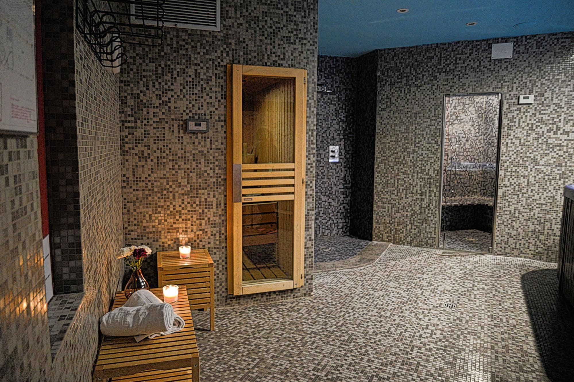 Hotel Turan Лес дьо Алпс Екстериор снимка
