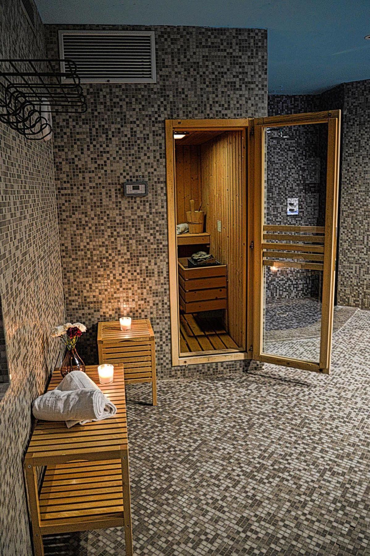 Hotel Turan Лес дьо Алпс Екстериор снимка