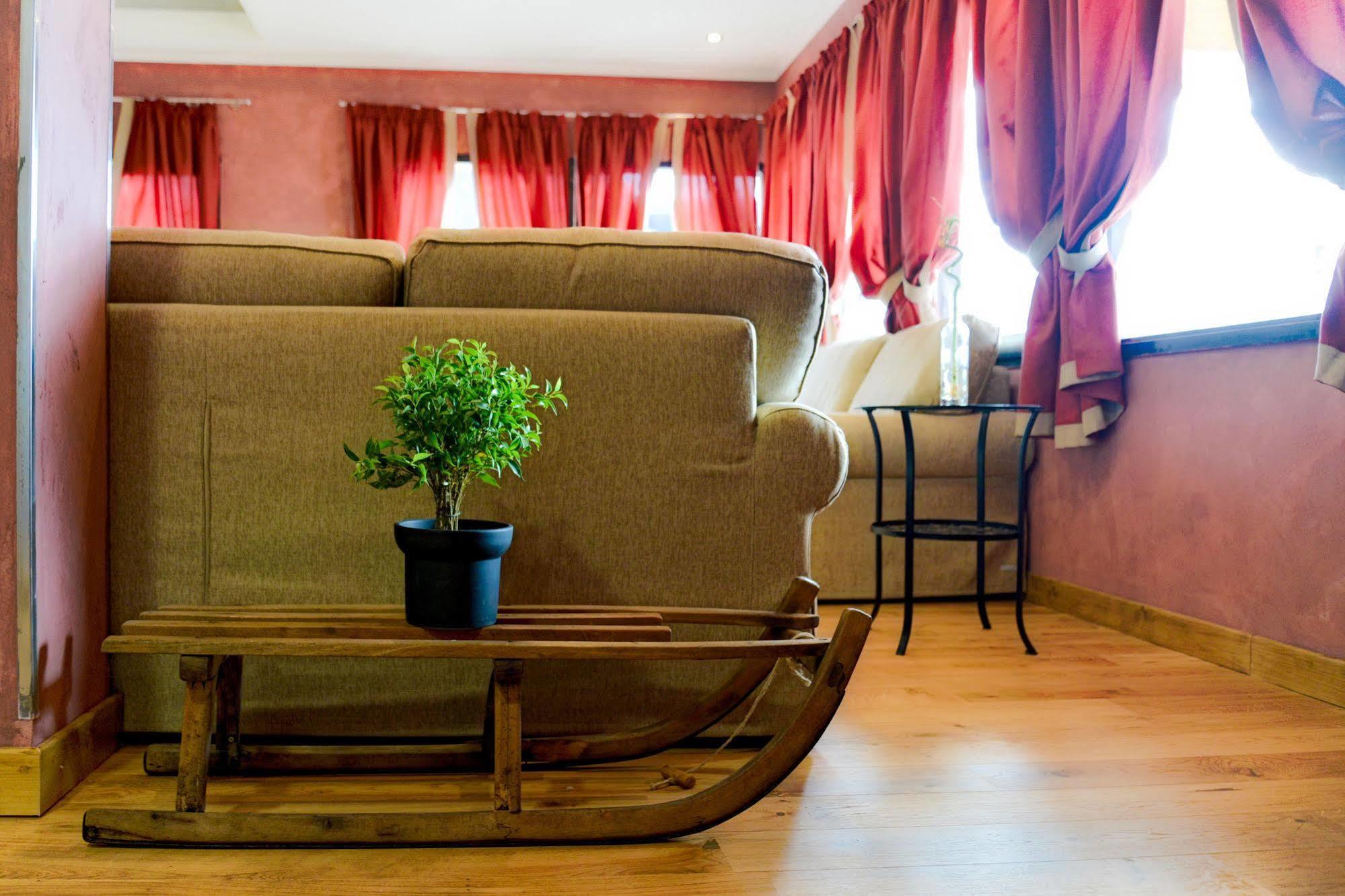 Hotel Turan Лес дьо Алпс Екстериор снимка