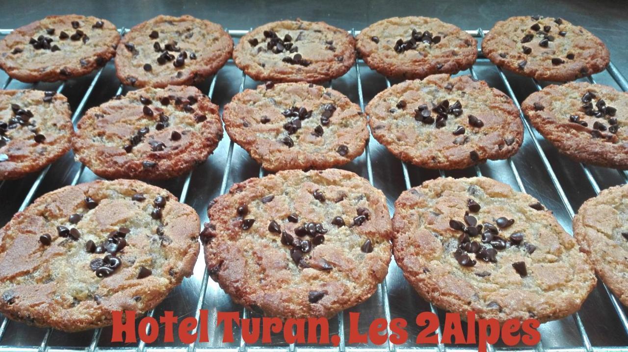 Hotel Turan Лес дьо Алпс Екстериор снимка